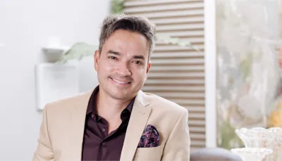Dr. Ícaro Samuel no consultório